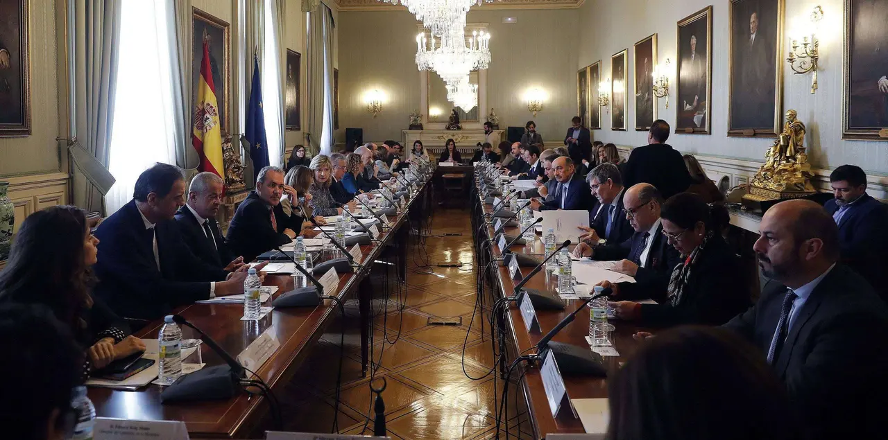 GRAF7949. MADRID, 30/01/2019.- La ministra de Pol&iacute;tica Territorial y Funci&oacute;n P&uacute;blica, Meritxell Batet, ha presidido este mi&eacute;rcoles la reuni&oacute;n del comit&eacute; preparatorio de impulso y seguimiento de la Conferencia de Presidentes. EFE/Javier Liz&oacute;n.