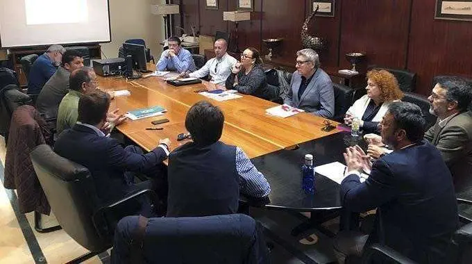 Un momento de la reuni&oacute;n celebrada hoy en el Ceuta Center (CEDIDA) observatorio del comercio