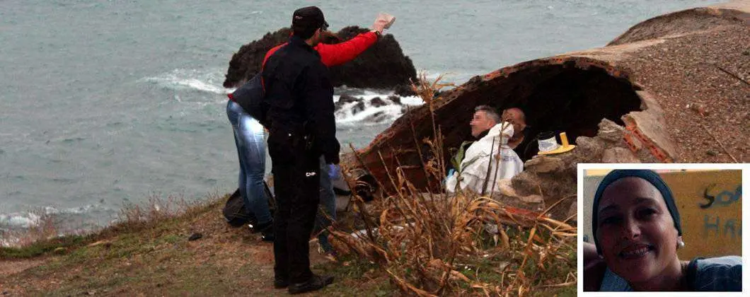 La Polic&iacute;a inspecciona el lugar donde apareci&oacute; el cad&aacute;ver. Abajo, una fotograf&iacute;a de la fallecida (C.A./ARCHIVO) VANESA MART&Iacute;N