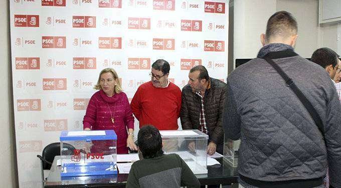 Votación de las listas de precandidatos celebrada el pasado martes en la sede del PSOE (C.A.)