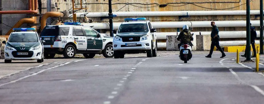 Despliegue de la Guardia Civil esta ma&ntilde;ana en el puerto (CEDIDA)
