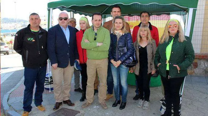 Redondo, de verde en el centro junto a sus compa&ntilde;eros de partido en Juan XXIII (C.A.)