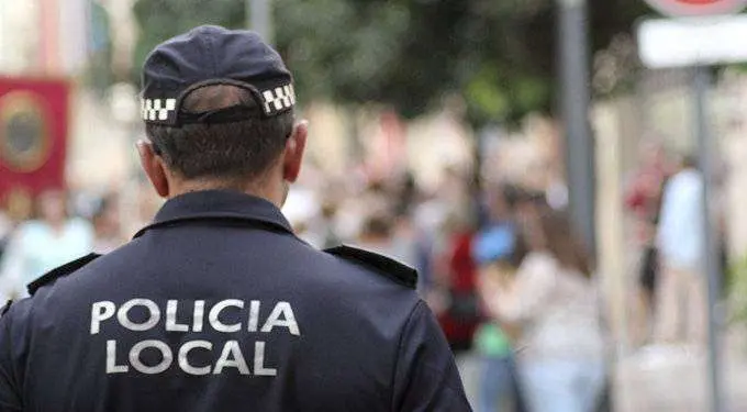 Un agente de la Polic&iacute;a Local (C.A.)
