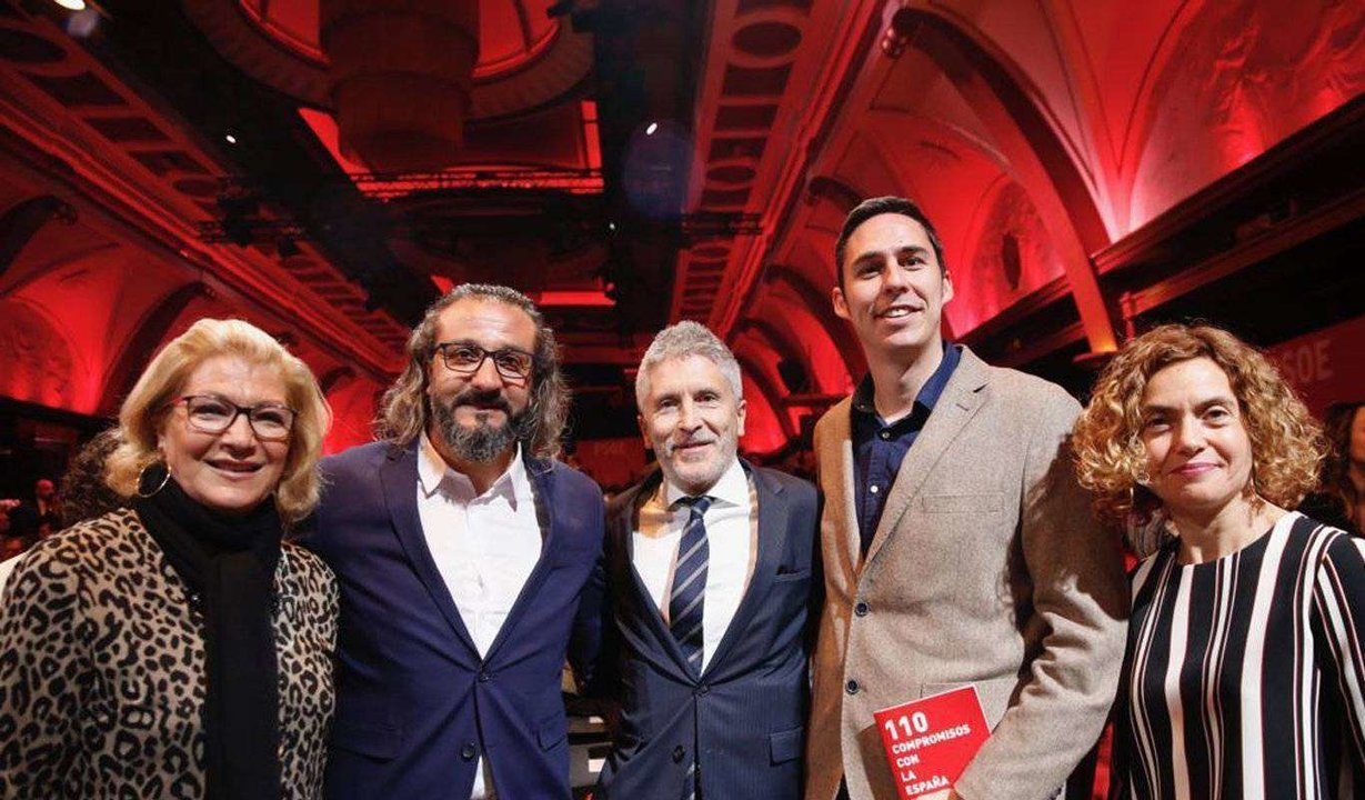 Simón, segundo por la derecha, junto a los ministros Marlaska y Batet y los candidatos socialistas al Senado (CEDIDA)