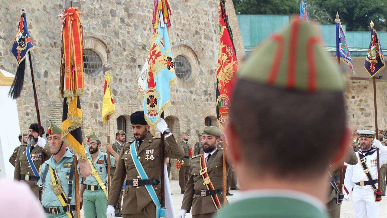 Militares participan en un acto castrense en las Murallas Reales (C.A./ARCHIVO)