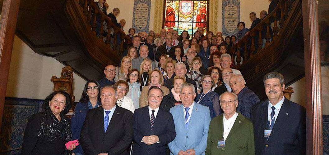 El presidente Vivas posa con los participantes en la Asamblea de Antiguos Alumnos (CEDIDA)