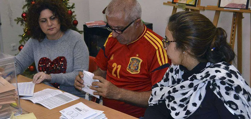 Mesa electoral en un colegio ceut&iacute; (C.A./CEDIDA)