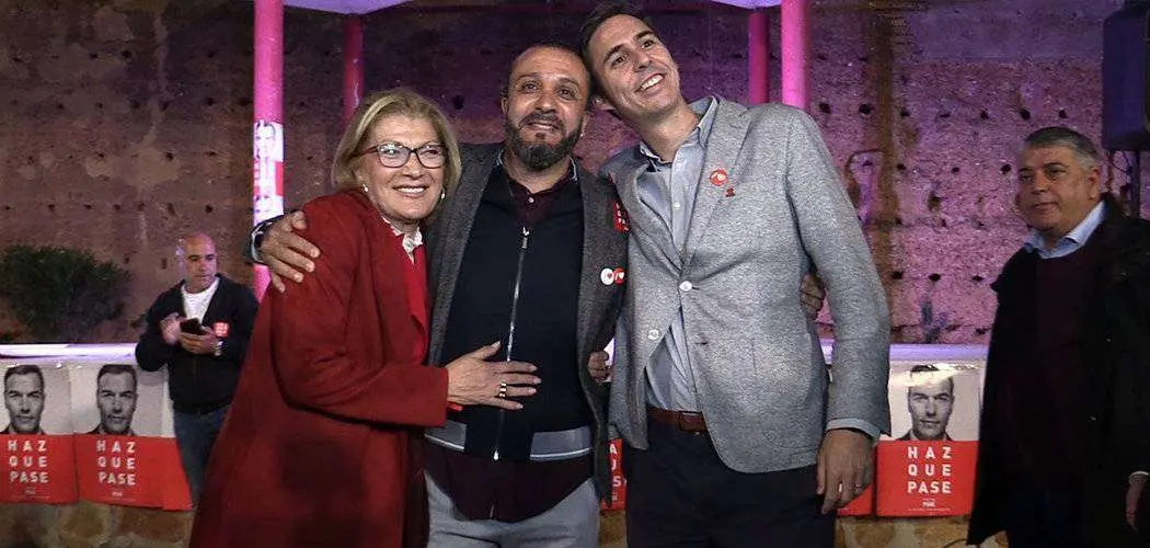 Los candidatos del PSOE G&oacute;mez, Mohamed y Sim&oacute;n, durante el acto celebrado hoy (C.A.)