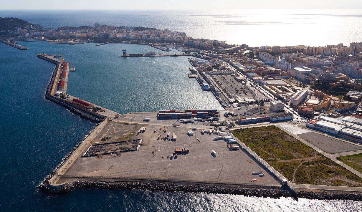 Vista de las instalaciones portuarias (C.A.)