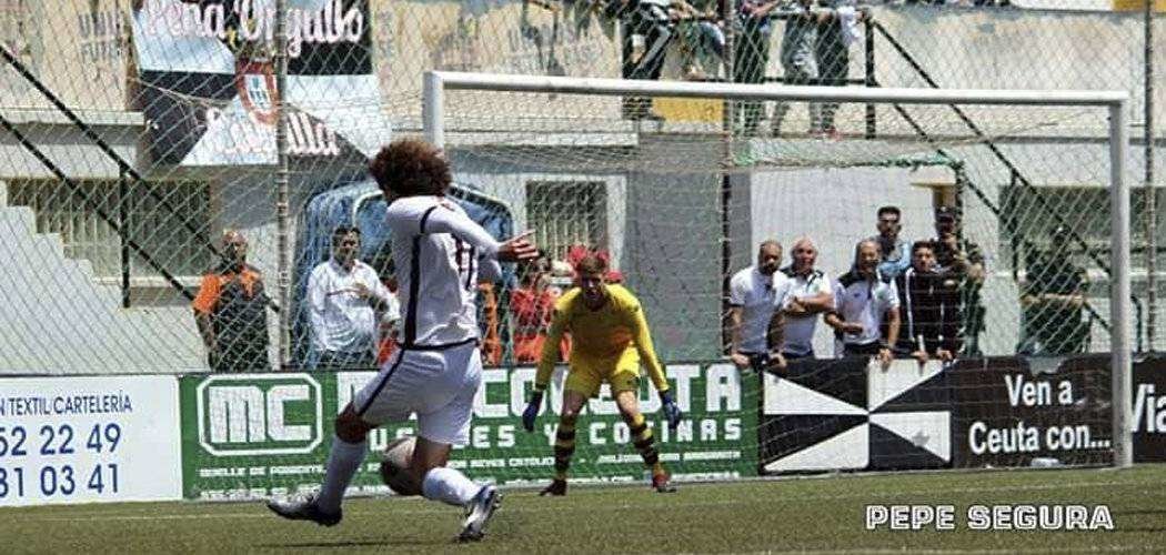 Willy, en un lance del último partido liguero disputado por el Ceuta (PEPE SEGURA)
