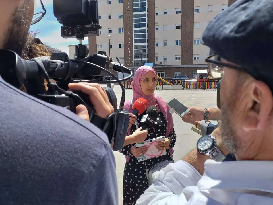 F&aacute;tima Hamed, hoy a las puertas del centro de mayores "Nuestra Se&ntilde;ora de &Aacute;frica" (CEDIDA)
