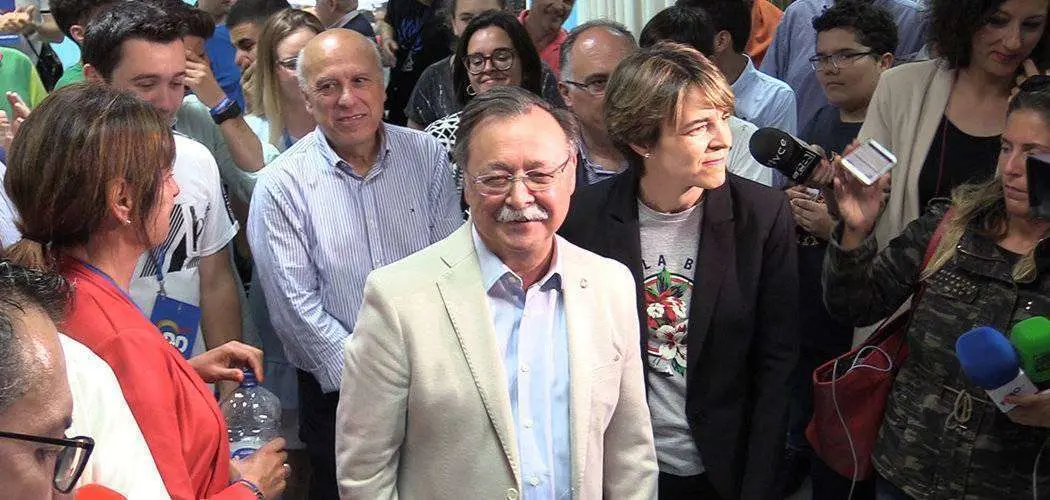 Vivas celebra la victoria con los suyos en la sede del PP (C.A.)
