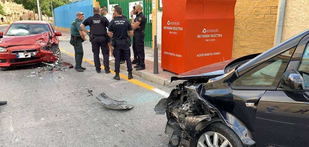 Estado en el que quedaron los vehículos tras el choque (C.A.) ACCIDENTE COMPAÑÍA DE MAR