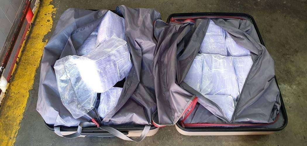 Una de las maletas utilizadas por los detenidos para transportar la droga (GUARDIA CIVIL)