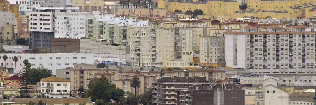 Panor&aacute;mica de viviendas en Ceuta (C.A./ARCHIVO)