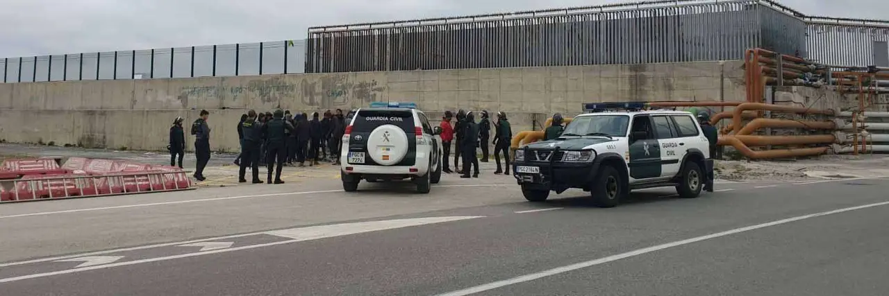 Redada de la Guardia Civil en el Muelle de Poniente (C.A./ARCHIVO)
