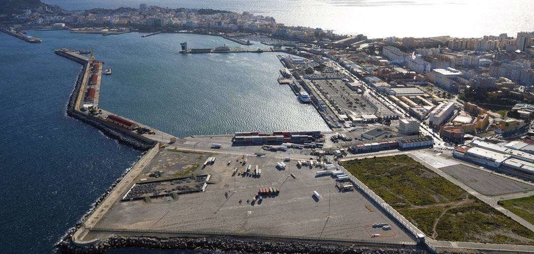 Vista aérea del puerto de Ceuta (C.A.) PARA DENTRO
