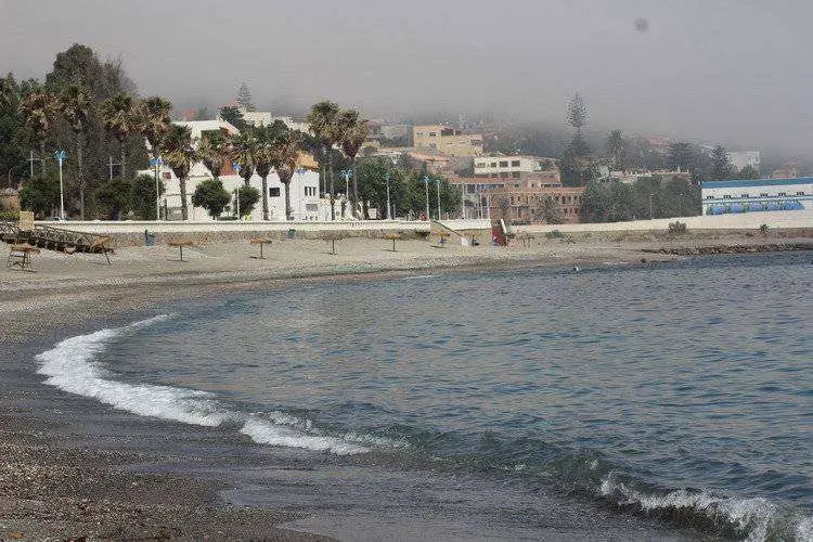 vertido playa ben&iacute;tez