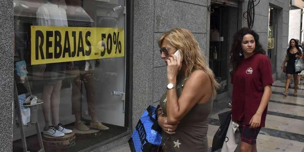 Comercio en temporada de rebajas (C.A./ARCHIVO)