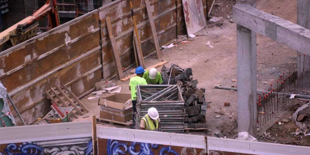 Trabajadores, en la obra de la Gran V&iacute;a (C.A.)