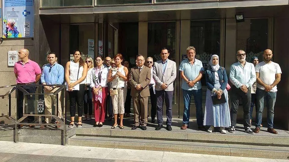 Concentraci&oacute;n ante la puerta del Palacio de la Asamblea (C.A.)
