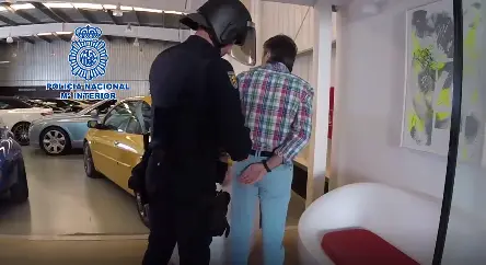 Poliiii