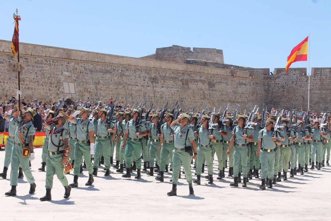 Desfile de los legionarios del Tercio Duque de Alba en las Murallas Reales (C.A./ARCHIVO)