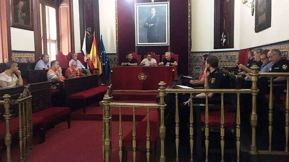 Un momento de la reuni&oacute;n celebrada hoy en el Palacio de la Asamblea (CEDIDA)