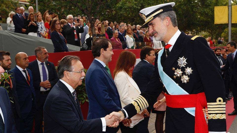 El rey Felipe VI saluda al presidente Vivas (CEDIDA)