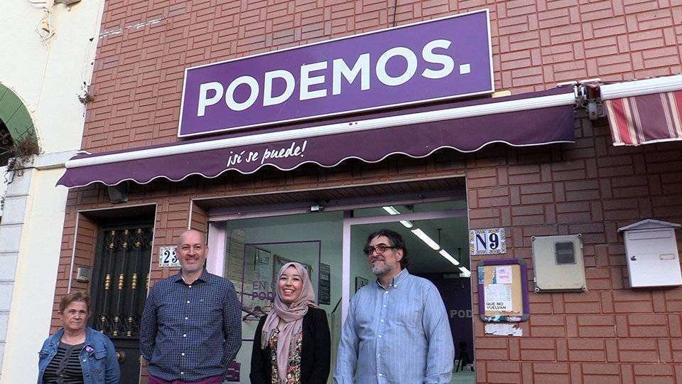 Rodríguez, Solimán y Nepomuceno, hoy a las puertas de la sede de Podemos (A.B.)