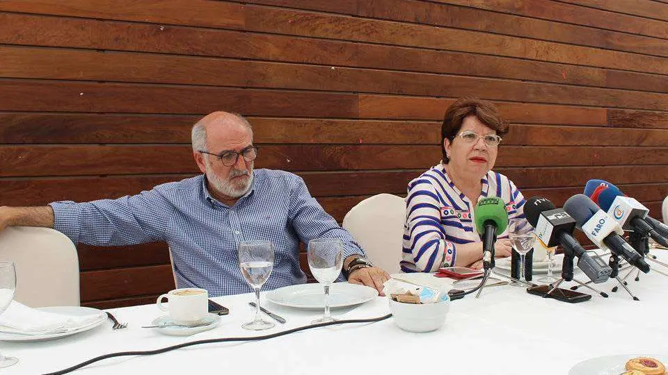 La delegada del Gobierno, Salvadora Mateos, junto a su jefe de gabinete (C.A./ARCHIVO)
