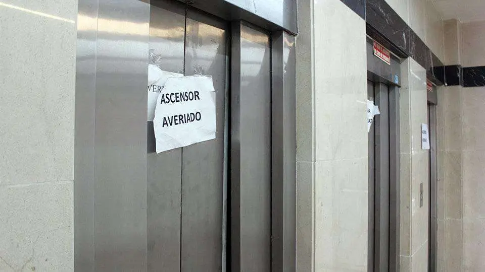 Ascensores del edificio Ceuta Center (C.A.)