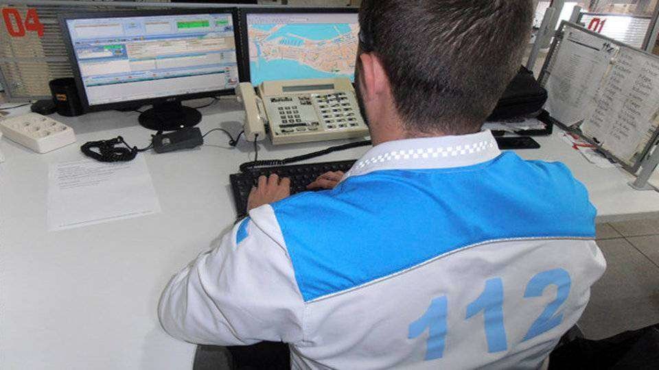 Un operador del servicio de emergencias del 112 de Ceuta (C.A./ARCHIVO)