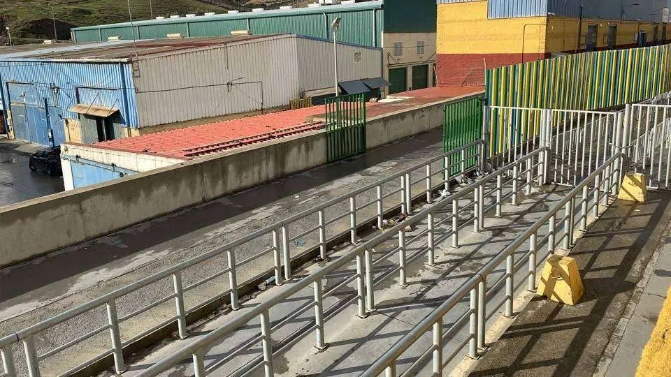 Acceso peatonal al pol&iacute;gono de El Tarajal (C.A.)