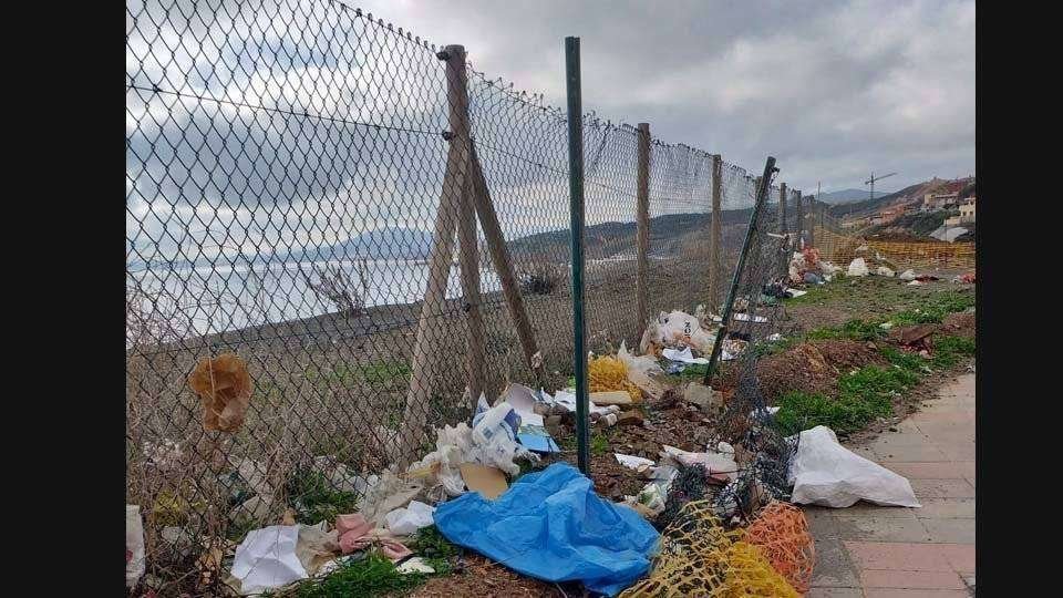 Acumulación de basuras en la barriada (CEDIDA)