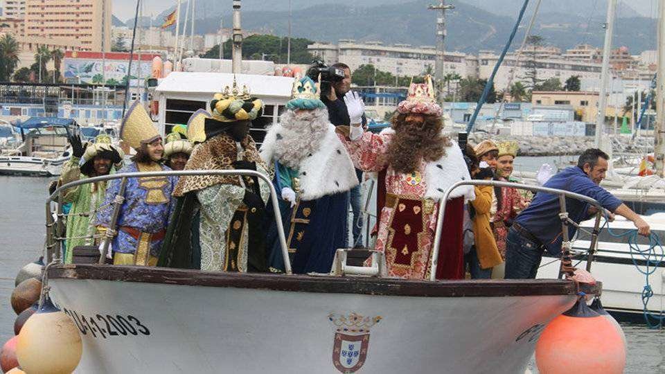 Llegada de los Reyes Magos al puerto deportivo (J. CHELLARAM)
