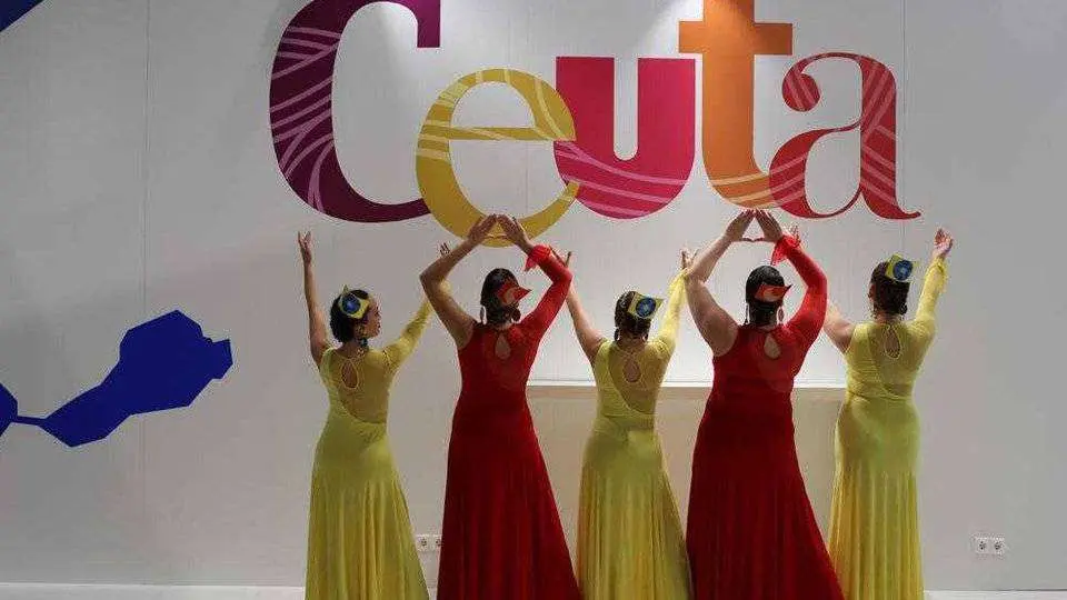 Espect&aacute;culo de danza en el expositor de Fitur (CEDIDA)