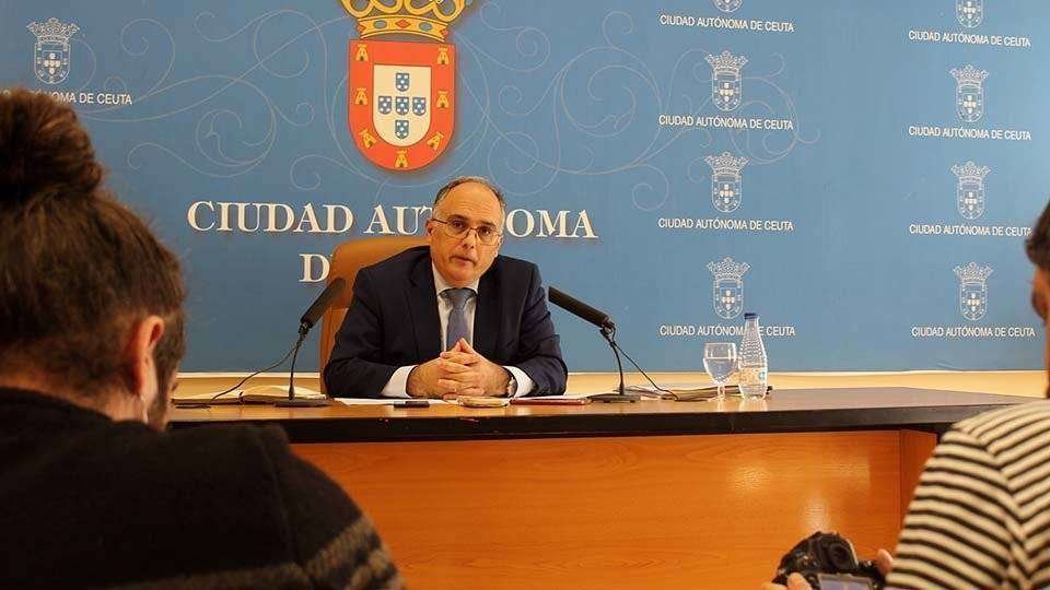 El portavoz del Gobierno municipal, Alberto Gaitán, durante su comparecencia hoy ante los periodistas (C.A.)