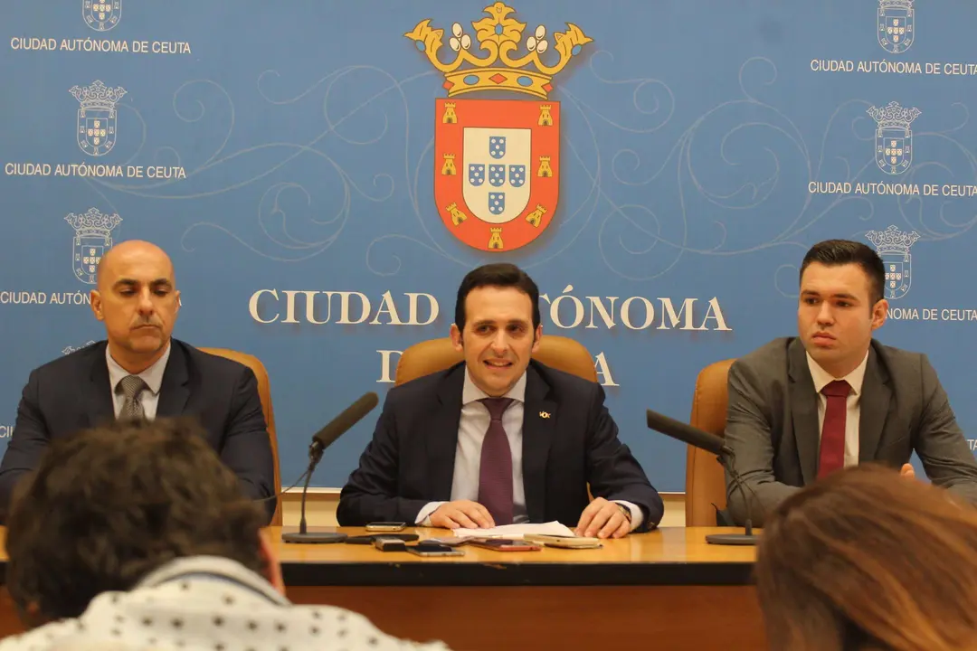 Los diputados por Vox Ruiz, Redondo y Verdejo, en una comparecencia p&uacute;blica (C.A./ARCHIVO)