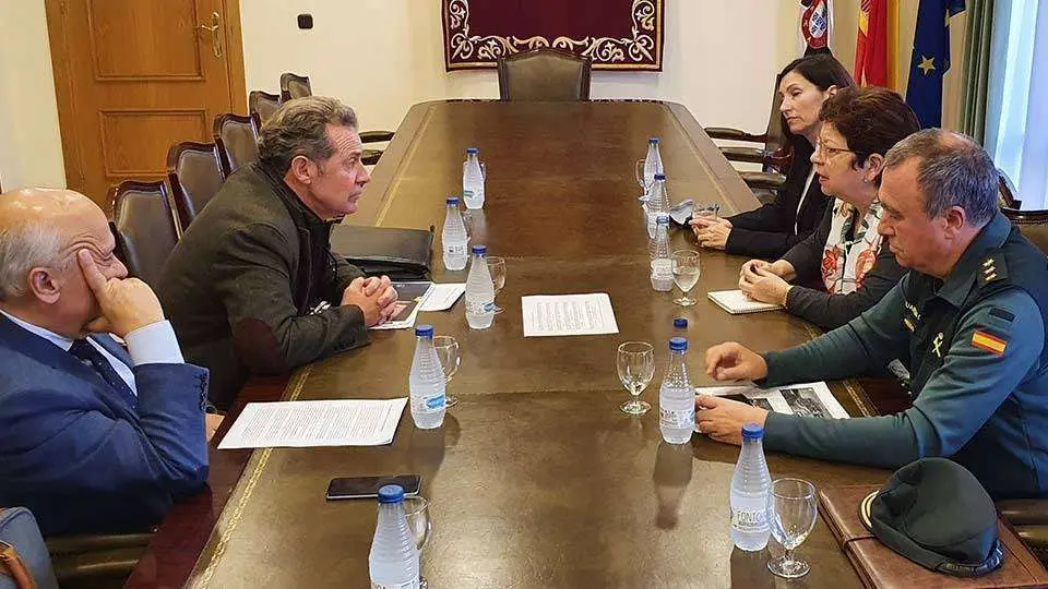 Reuni&oacute;n celebrada esta ma&ntilde;ana en la sede de la Delegaci&oacute;n del Gobierno con representantes de la empresa (CEDIDA)
