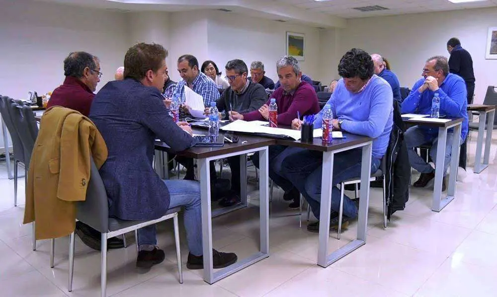 Un momento de la reuni&oacute;n de la junta directiva de la CECE celebrada este lunes (CEDIDA)