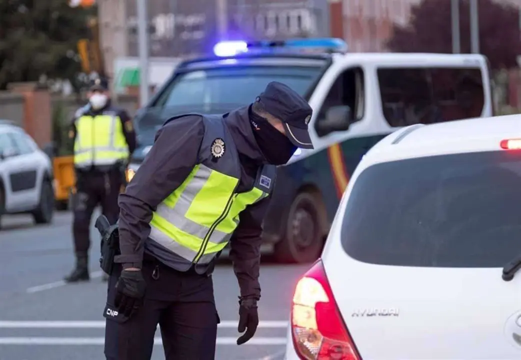 Qu&eacute; tengo que ense&ntilde;ar o hacer si me para la polic&iacute;a