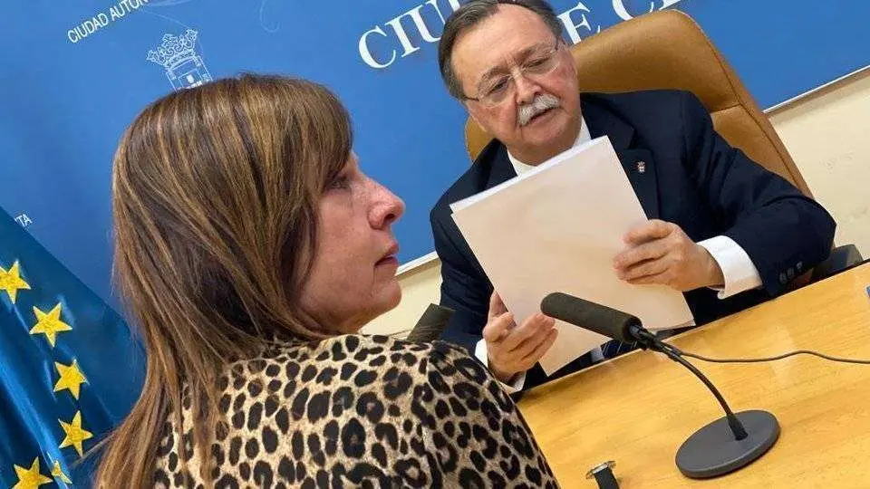 La consejera Mabel Deu, junto al presidente Juan Vivas (C.A./ARCHIVO)