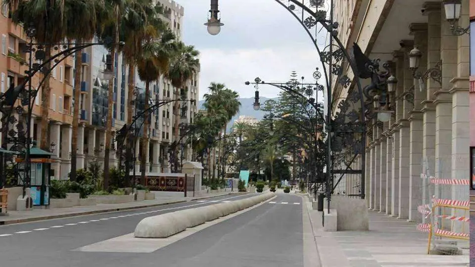 gran v&iacute;a desierta