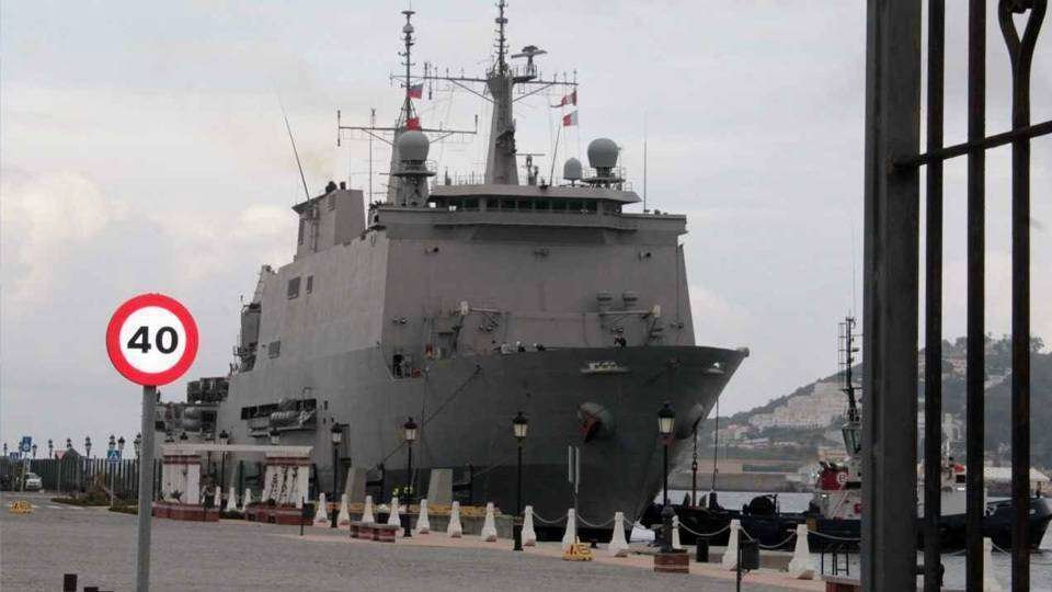 El buque &#34;Galicia&#34;, atracado en el puerto ceutí (J. CHELLARAM)