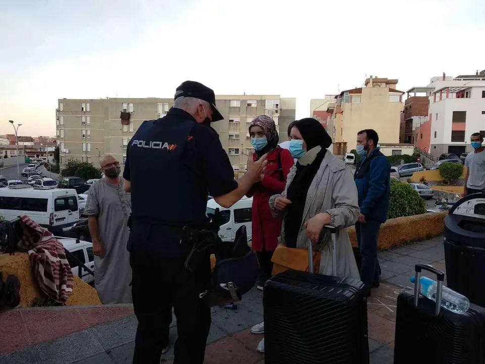 repatriados marroqu&iacute;es frontera