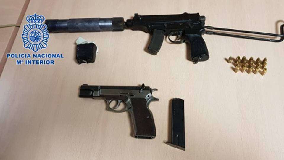 Armas intervenidas en el domicilio del detenido (POLICÍA NACIONAL)