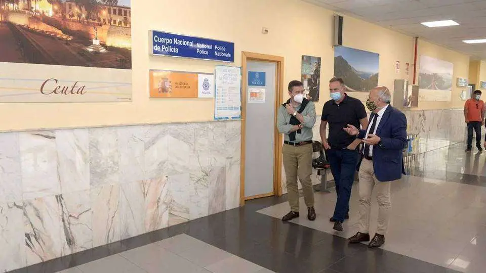 Doncel y Guerrero recorren las instalaciones de la Estaci&oacute;n Mar&iacute;tima (CEDIDA)