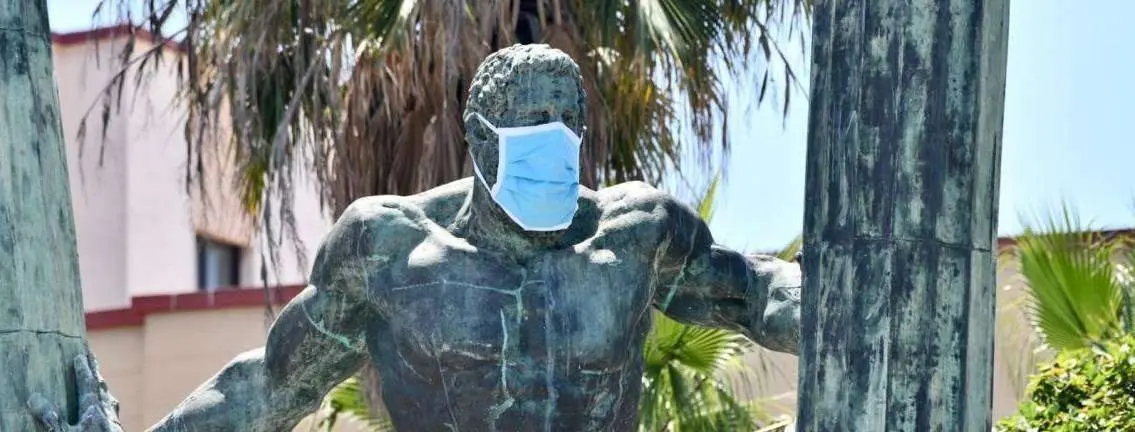 H&eacute;rcules-y-Calipso-mascarillas-covid-19-Antonio-Sempere-9