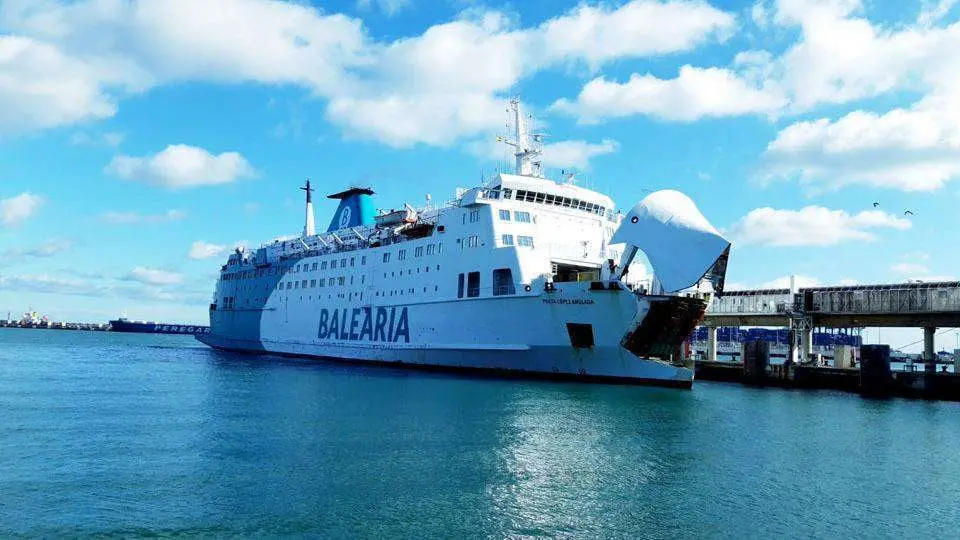 Buque de Bale&agrave;ria